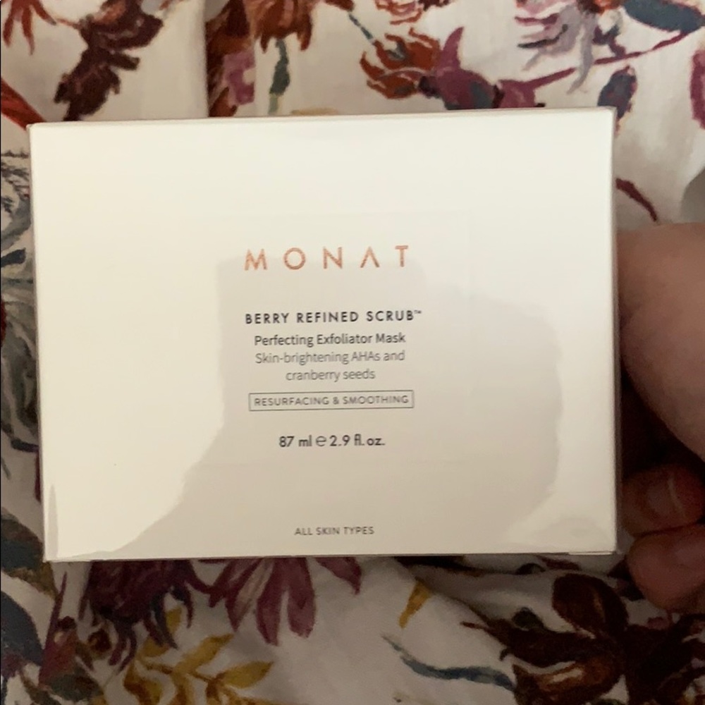 Monat Berry Refined Scrub